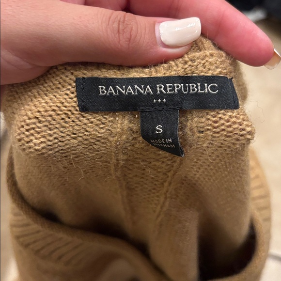 Banana Republic Tan V-Neck Sweater - Picture 2 of 4